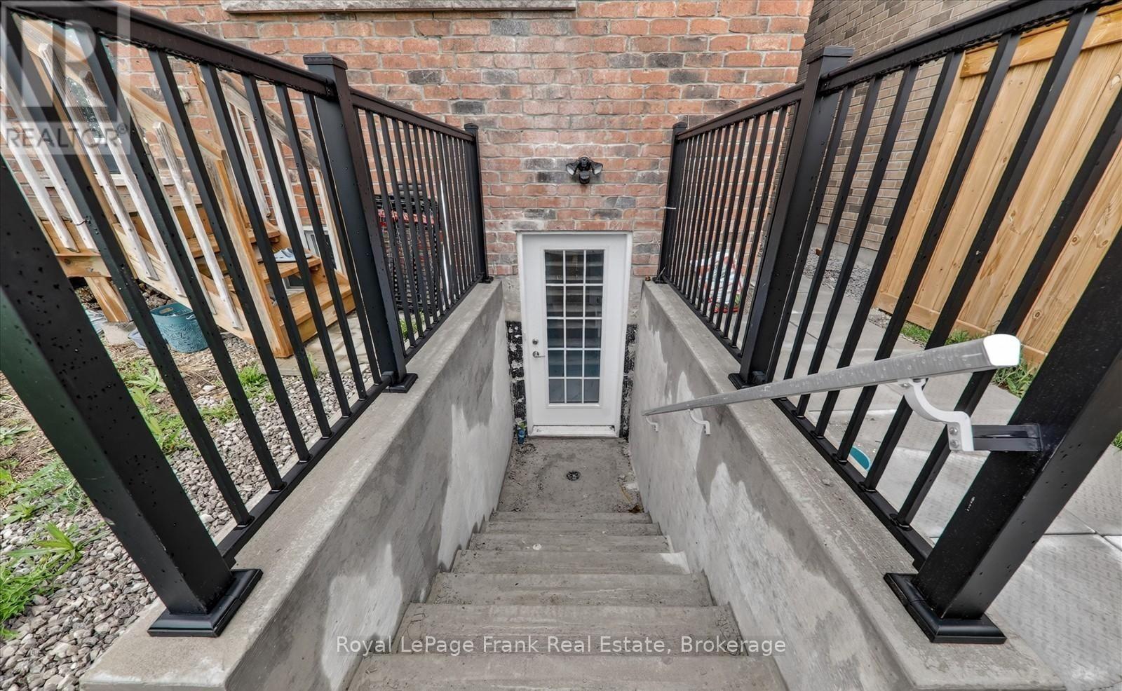 1159 Dragonfly Ave Avenue, Pickering, Ontario  L1X 0G1 - Photo 2 - E13759090
