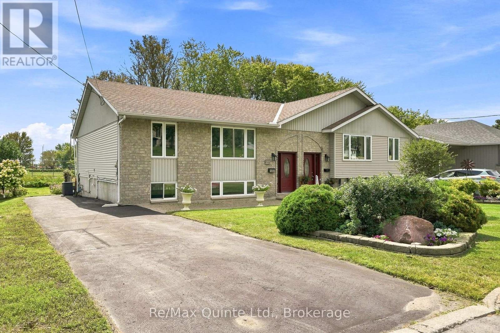 51 Bay Street, Quinte West, Ontario  K8V 1H4 - Photo 1 - X13758912