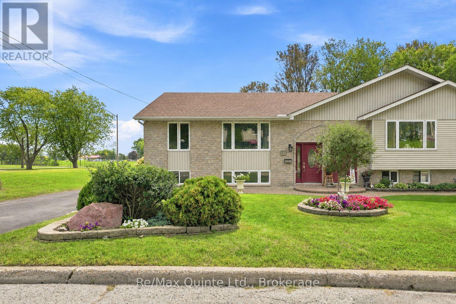 51 Bay Street, Quinte West, Ontario  K8V 1H4 - Photo 2 - X13758912
