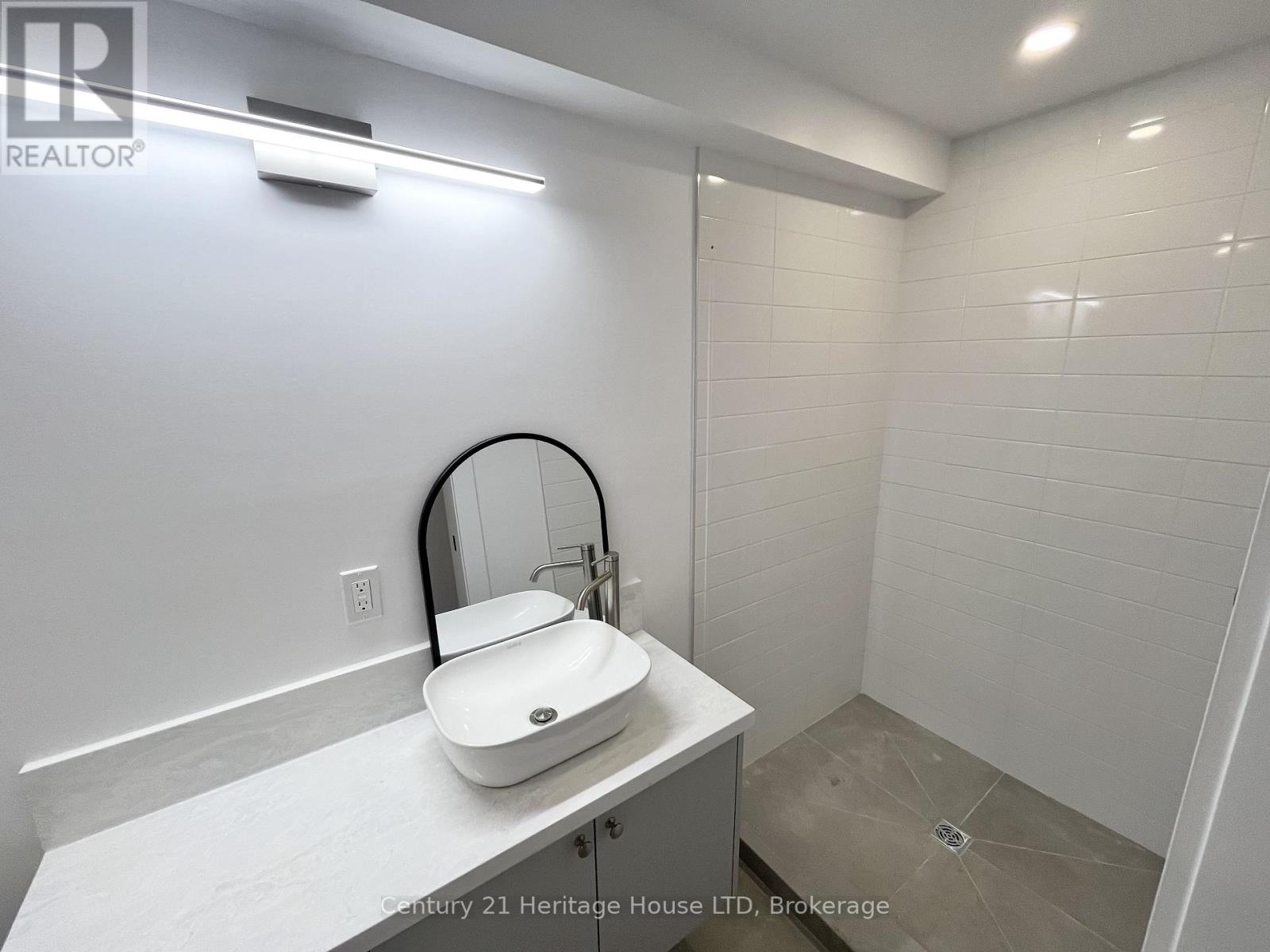 Lower Unit - 99b Moffatt Street, St. Catharines, Ontario  L2P 2L6 - Photo 12 - X13758990
