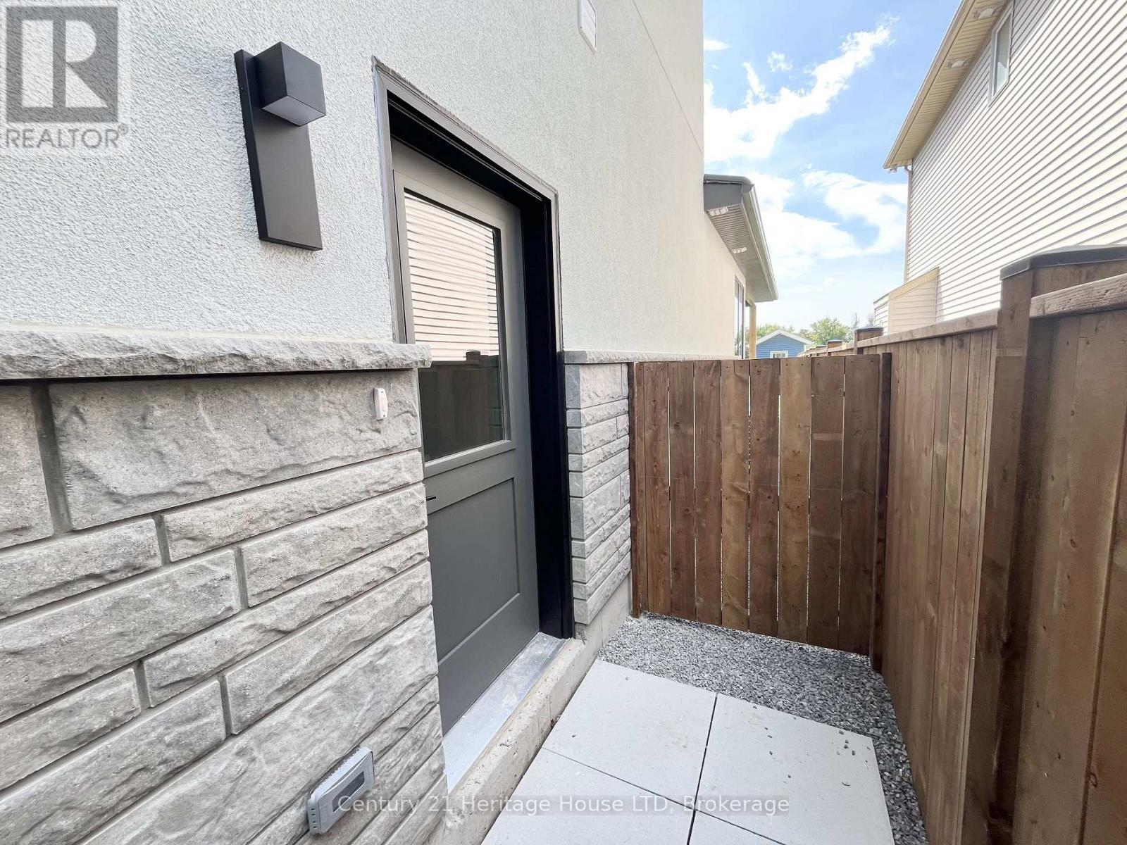 Lower Unit - 99b Moffatt Street, St. Catharines, Ontario  L2P 2L6 - Photo 3 - X13758990