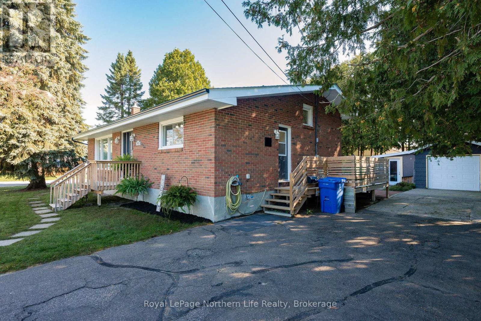 248 Lee Avenue, North Bay, Ontario  P1A 2K8 - Photo 3 - X13759038