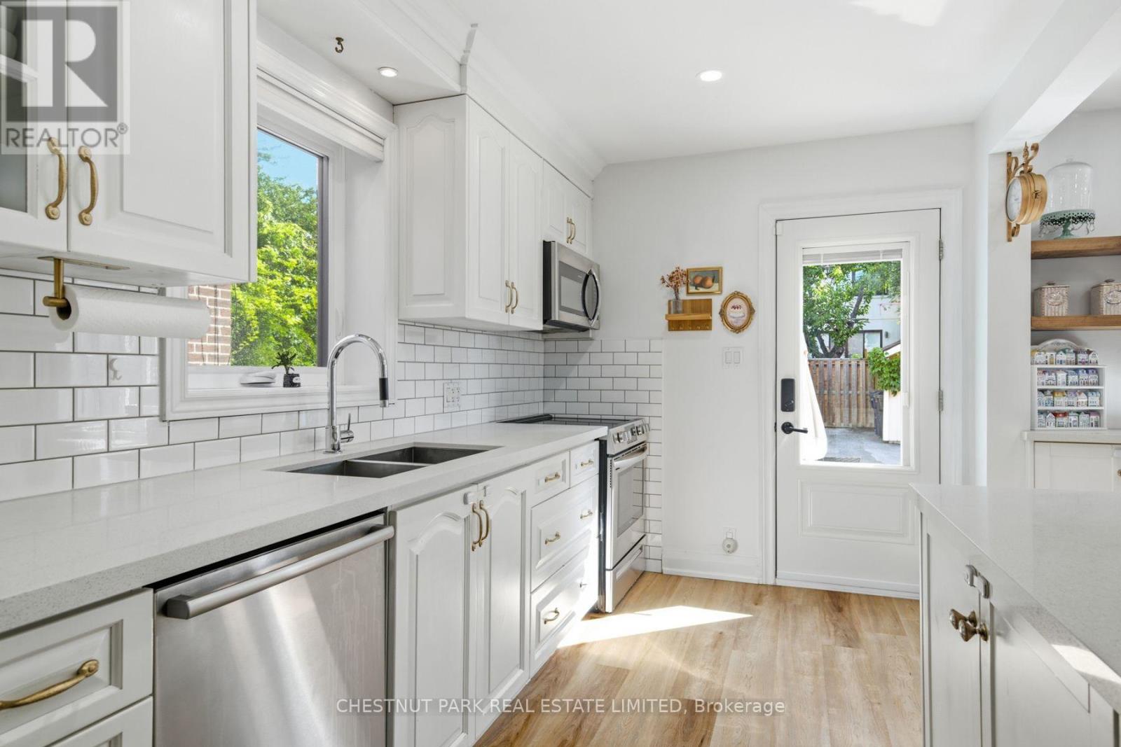 465 Oakwood Avenue, Toronto, Ontario  M6E 2W4 - Photo 18 - C13758988