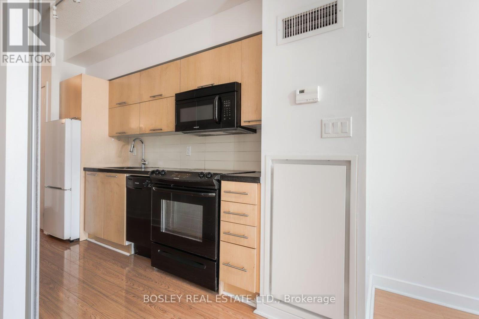 1302 - 126 Simcoe Street, Toronto, Ontario  M5H 4E6 - Photo 12 - C13759022