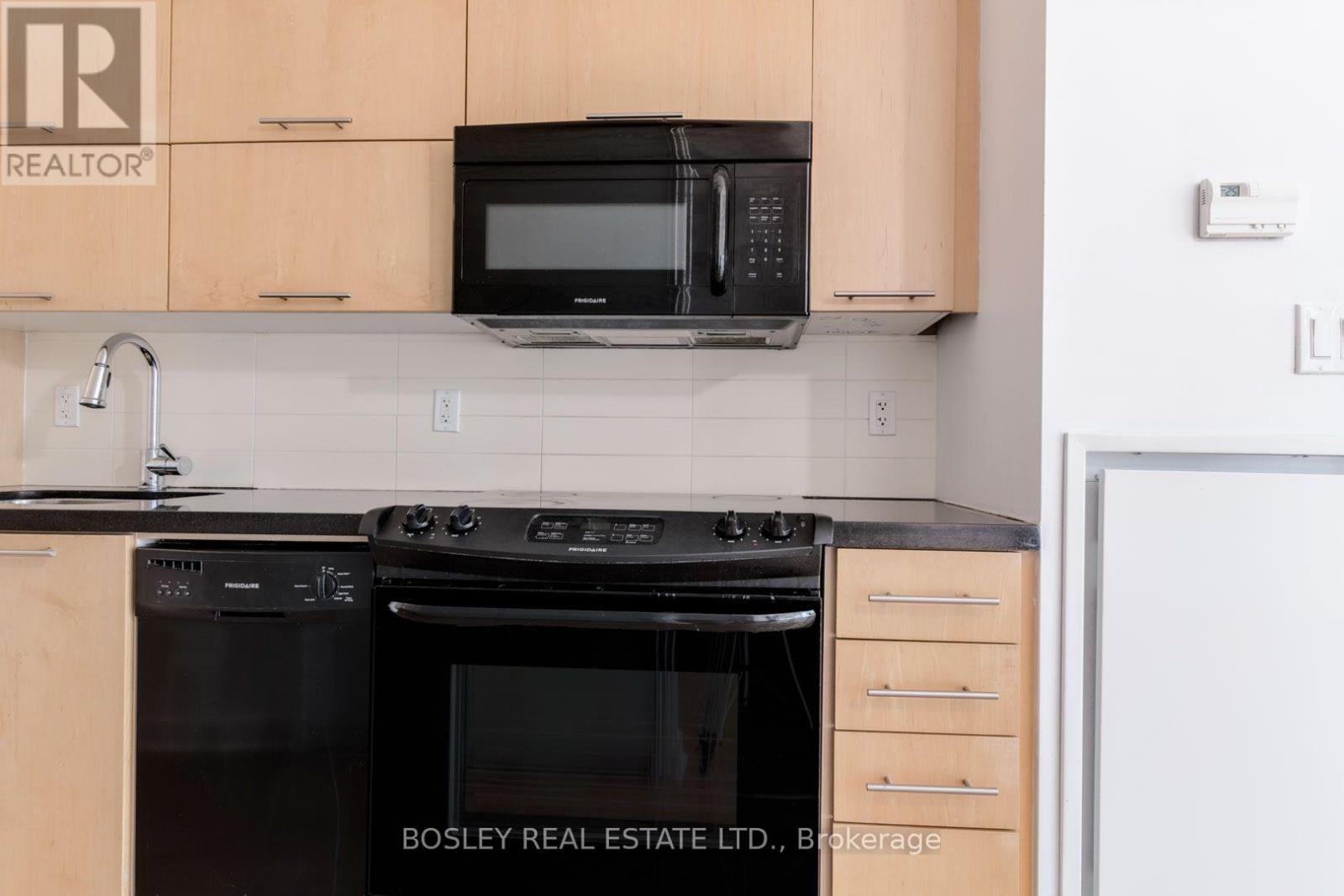 1302 - 126 Simcoe Street, Toronto, Ontario  M5H 4E6 - Photo 13 - C13759022