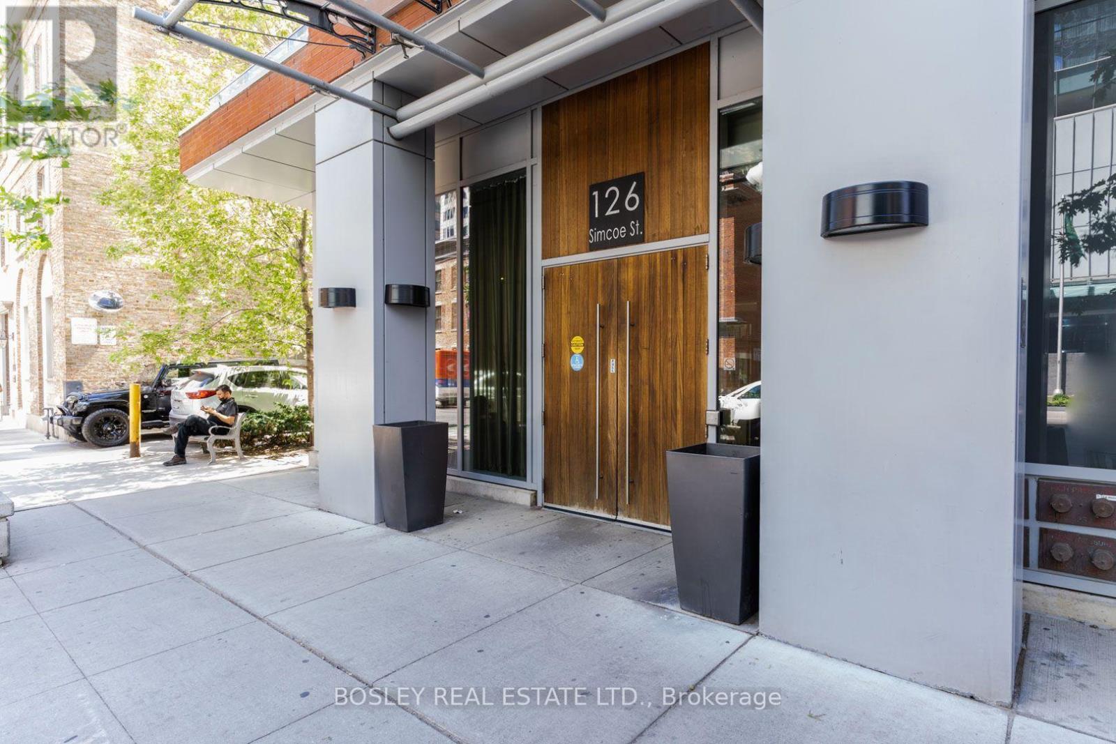 1302 - 126 Simcoe Street, Toronto, Ontario  M5H 4E6 - Photo 2 - C13759022