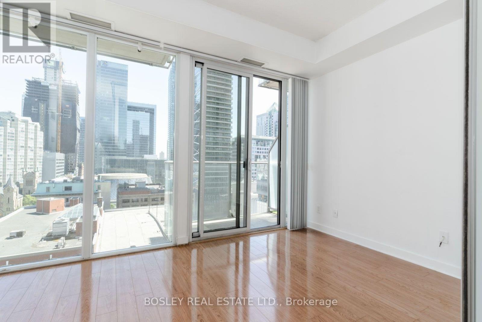 1302 - 126 Simcoe Street, Toronto, Ontario  M5H 4E6 - Photo 3 - C13759022