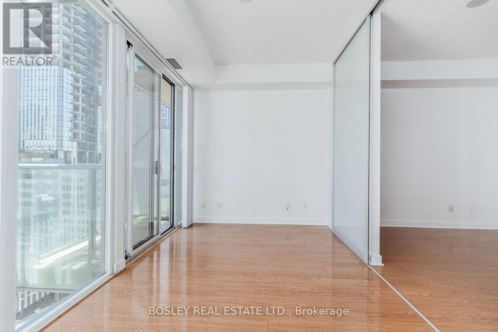 1302 - 126 Simcoe Street, Toronto, Ontario  M5H 4E6 - Photo 4 - C13759022