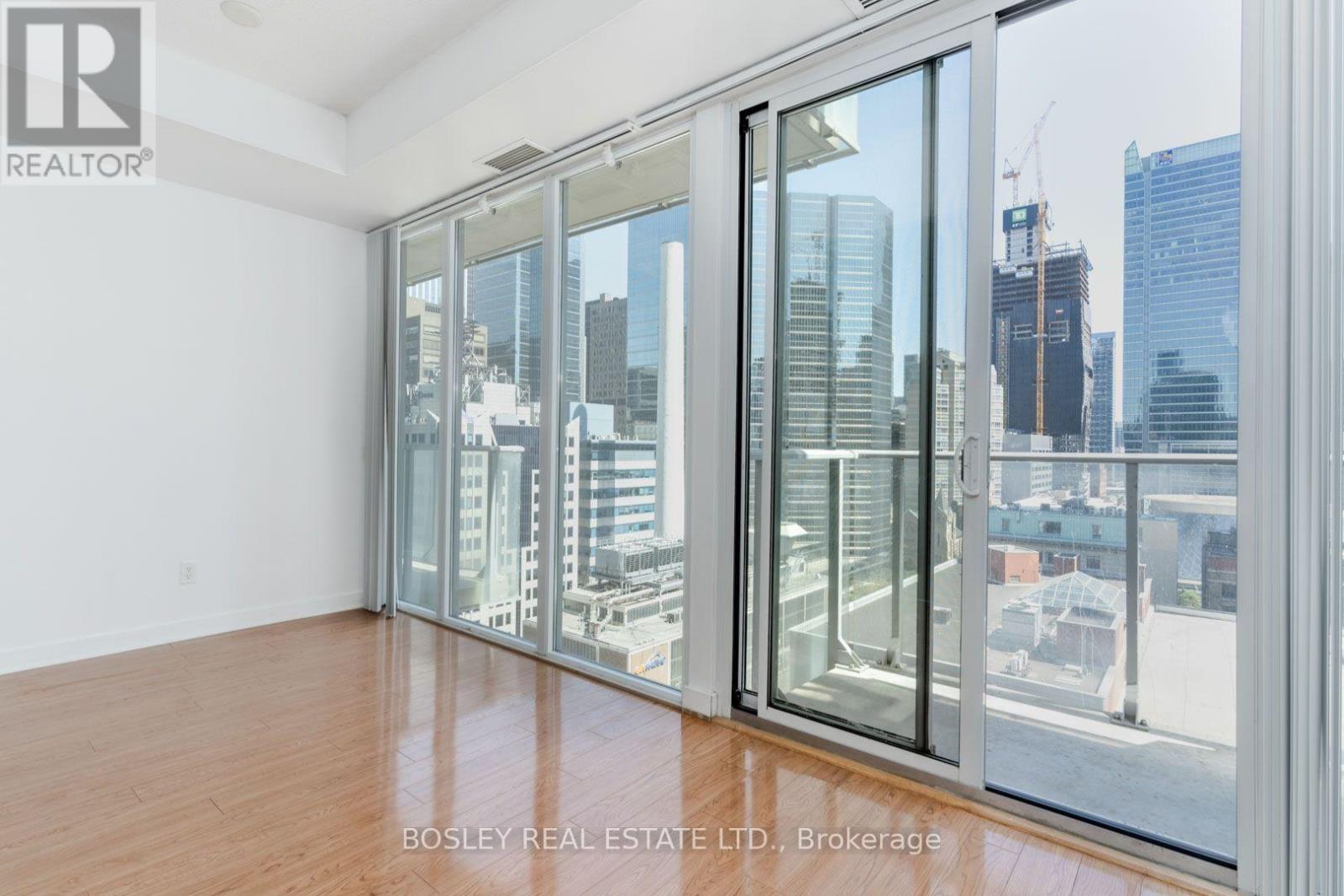 1302 - 126 Simcoe Street, Toronto, Ontario  M5H 4E6 - Photo 5 - C13759022