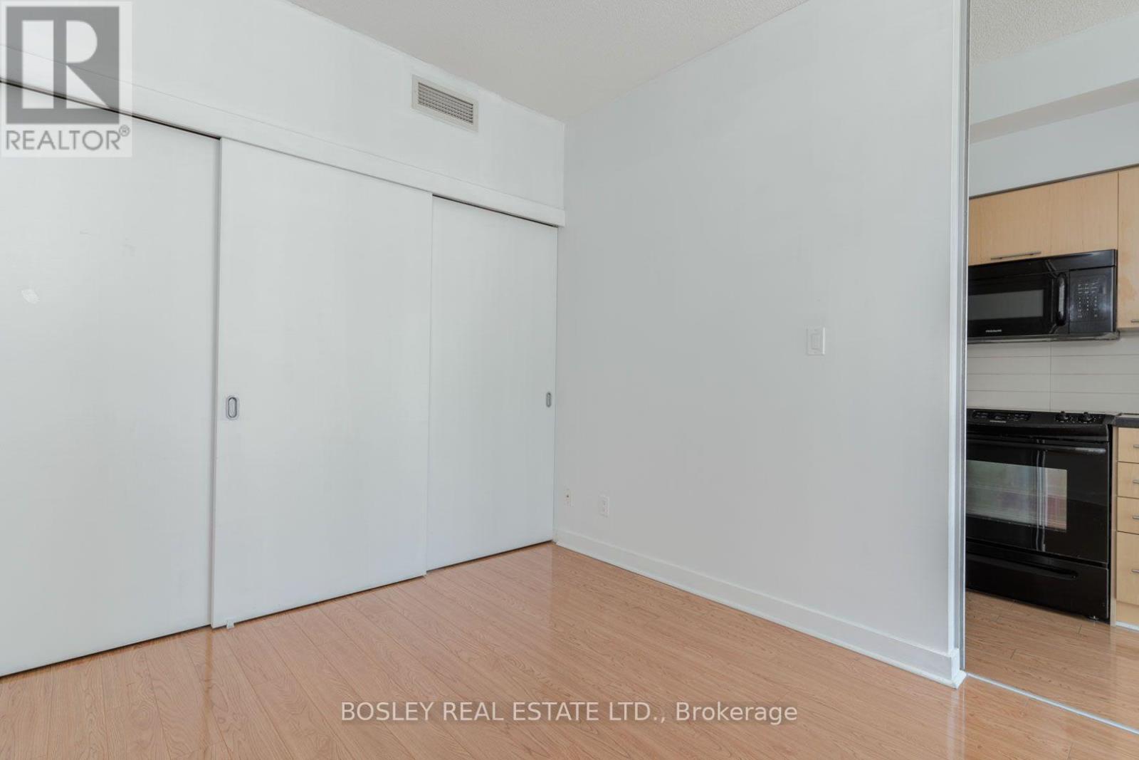 1302 - 126 Simcoe Street, Toronto, Ontario  M5H 4E6 - Photo 8 - C13759022