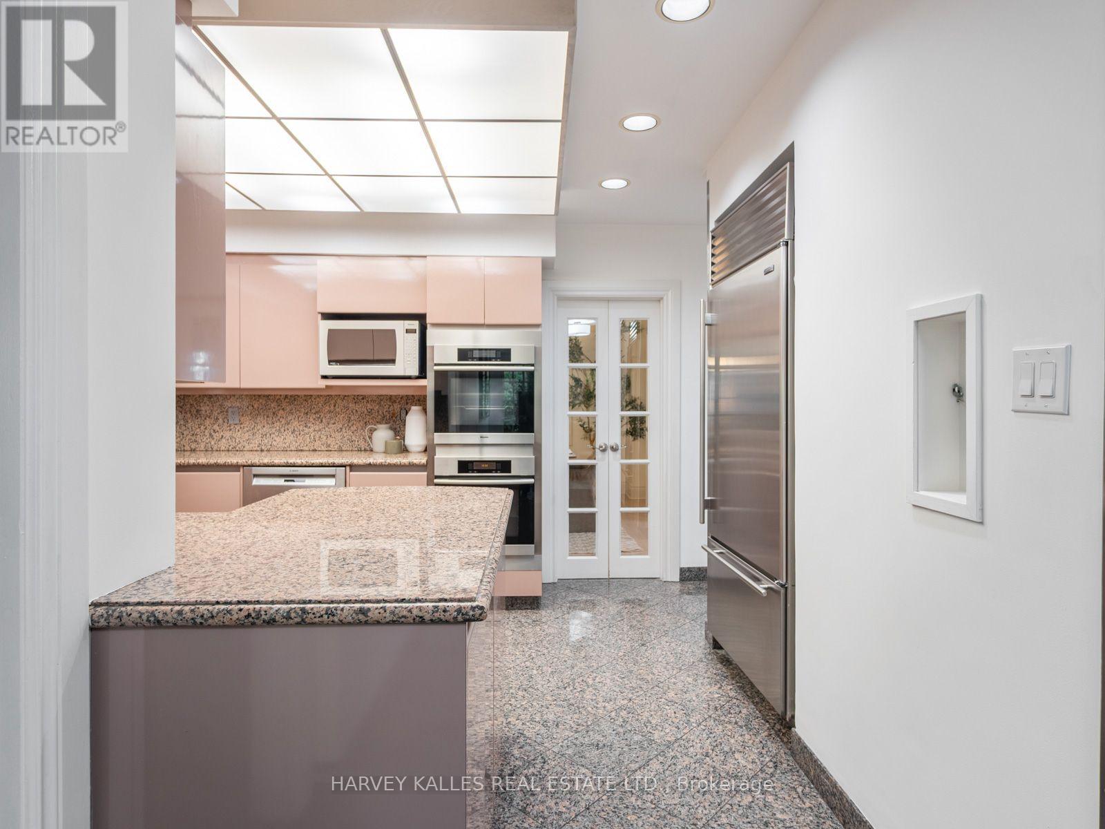 26 Vesta Drive, Toronto, Ontario  M5P 2Z5 - Photo 14 - C13759092