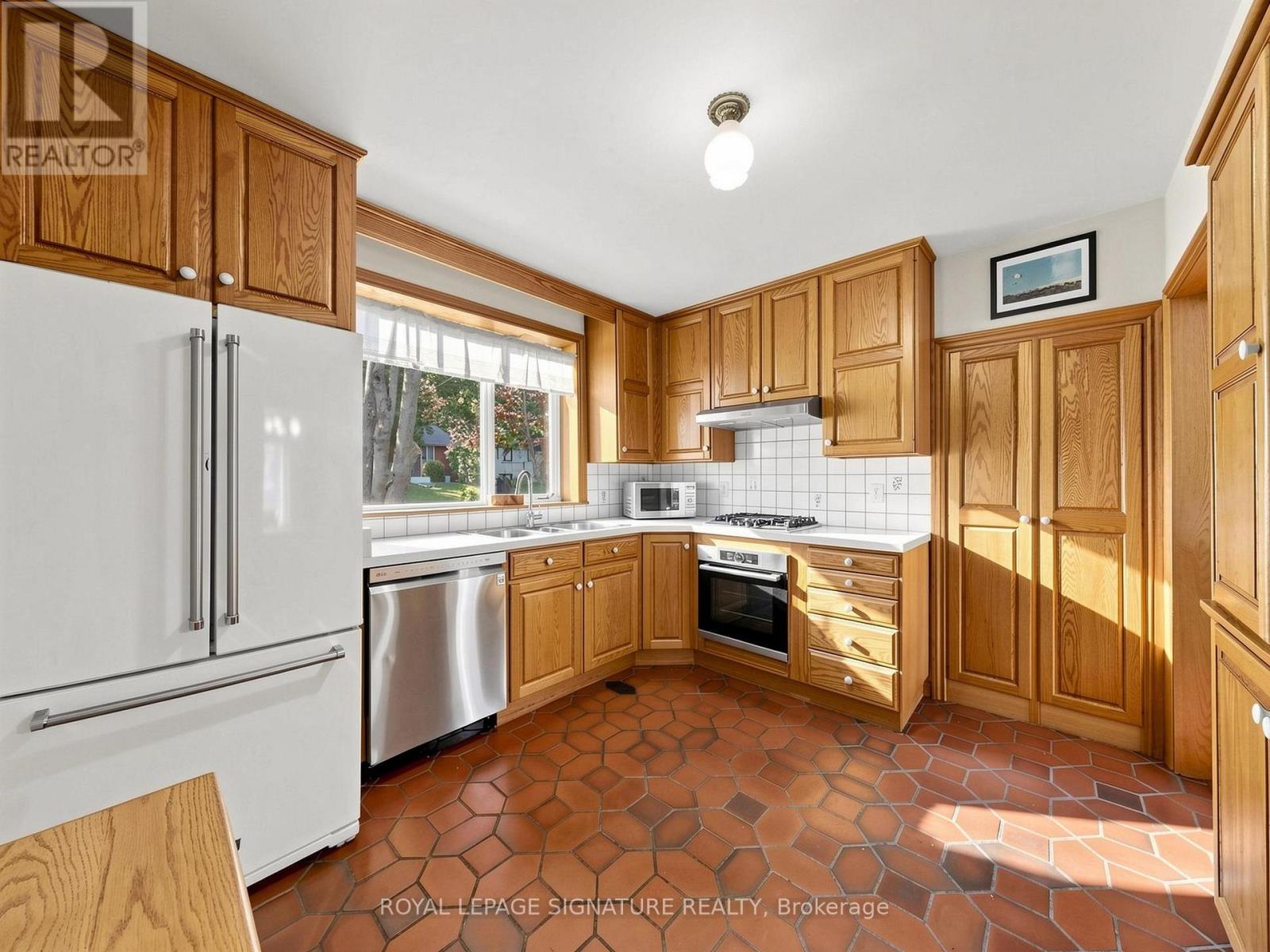 8 Ternhill Crescent, Toronto, Ontario  M3C 2E5 - Photo 13 - C13759110