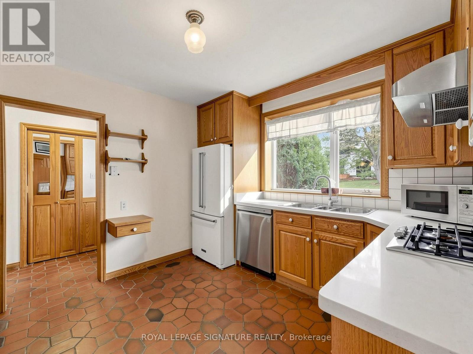 8 Ternhill Crescent, Toronto, Ontario  M3C 2E5 - Photo 15 - C13759110