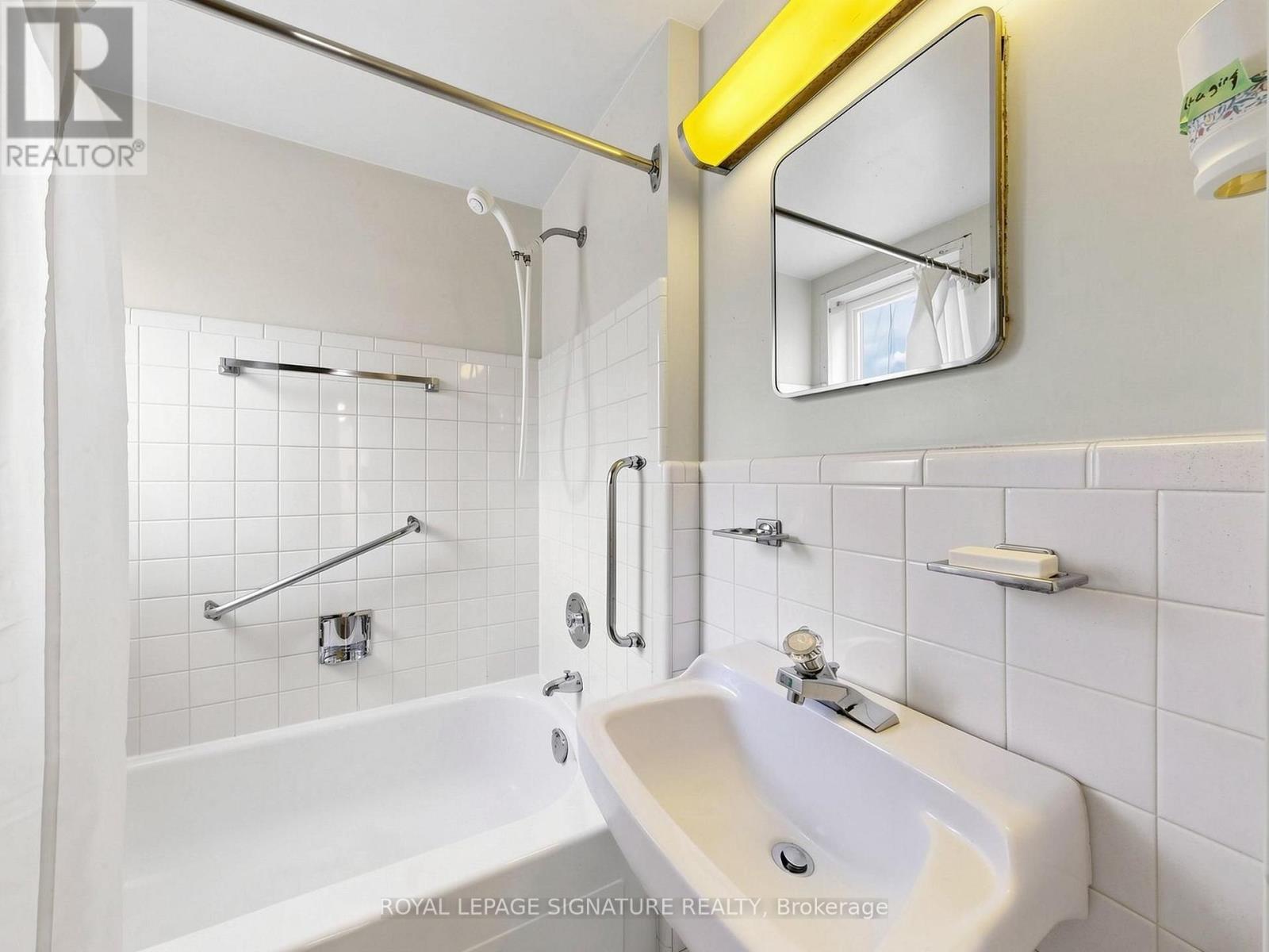 8 Ternhill Crescent, Toronto, Ontario  M3C 2E5 - Photo 32 - C13759110