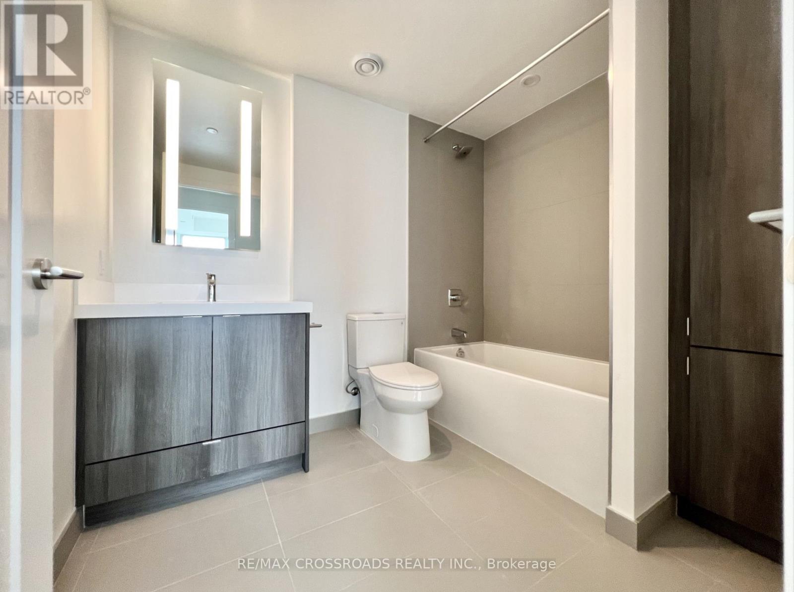 #1333 - 20 Inn On The Park Drive, Toronto, Ontario  M3C 0P8 - Photo 11 - C13759182