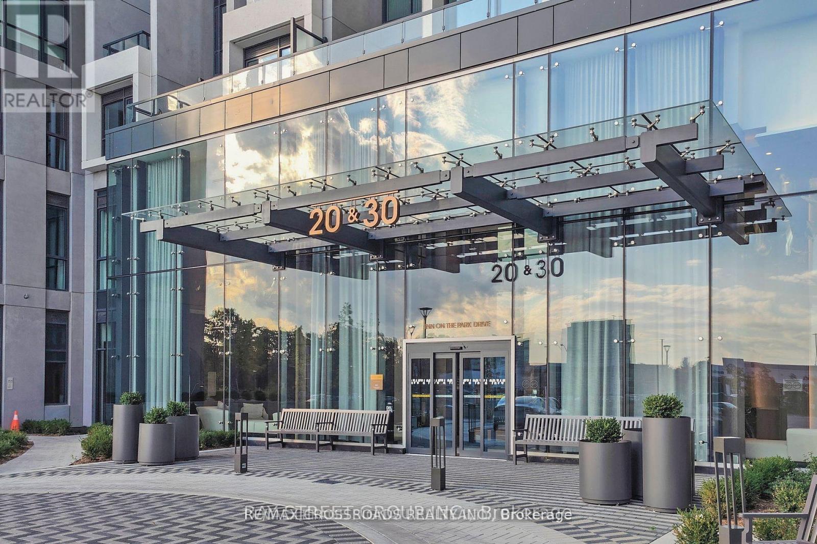 #1333 - 20 Inn On The Park Drive, Toronto, Ontario  M3C 0P8 - Photo 2 - C13759182