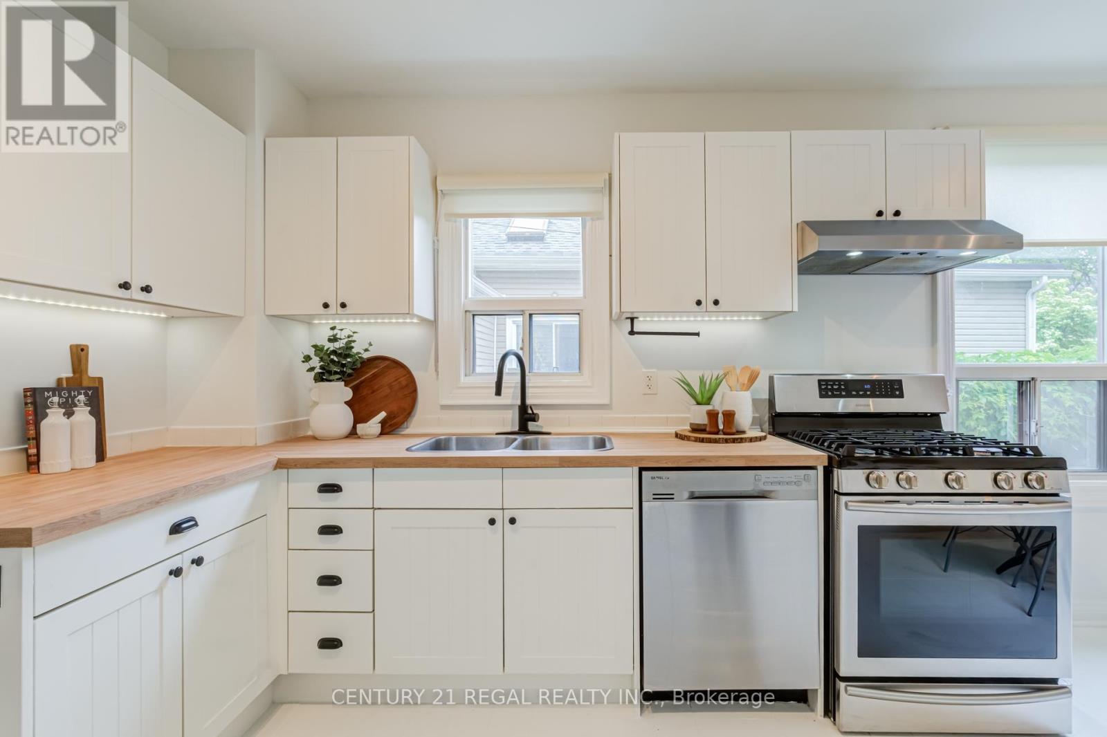 213 Boulton Avenue, Toronto, Ontario  M4M 2J8 - Photo 14 - E13758852