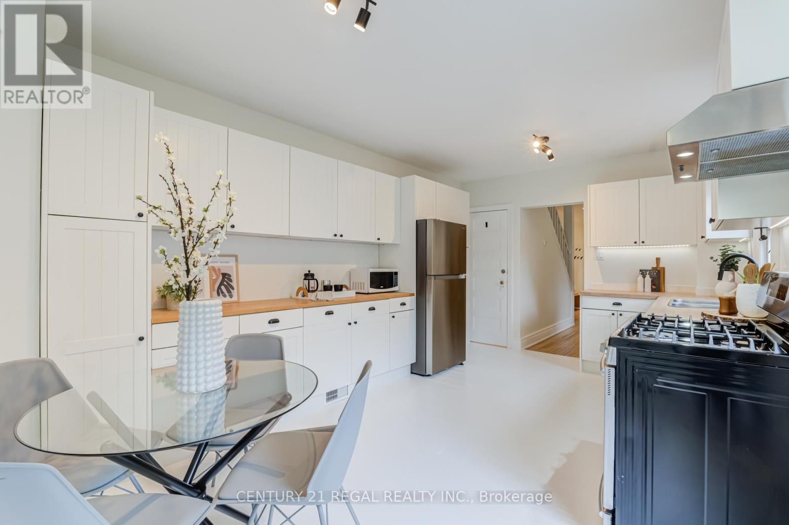 213 Boulton Avenue, Toronto, Ontario  M4M 2J8 - Photo 18 - E13758852