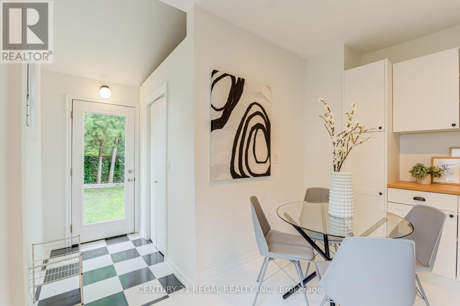 213 Boulton Avenue, Toronto, Ontario  M4M 2J8 - Photo 19 - E13758852