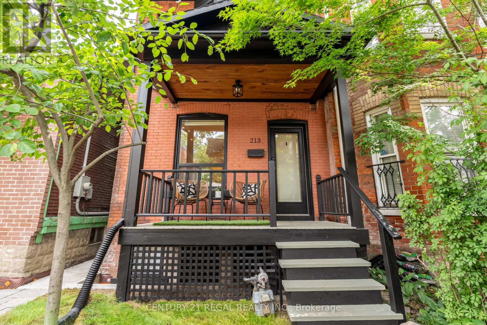 213 Boulton Avenue, Toronto, Ontario  M4M 2J8 - Photo 2 - E13758852