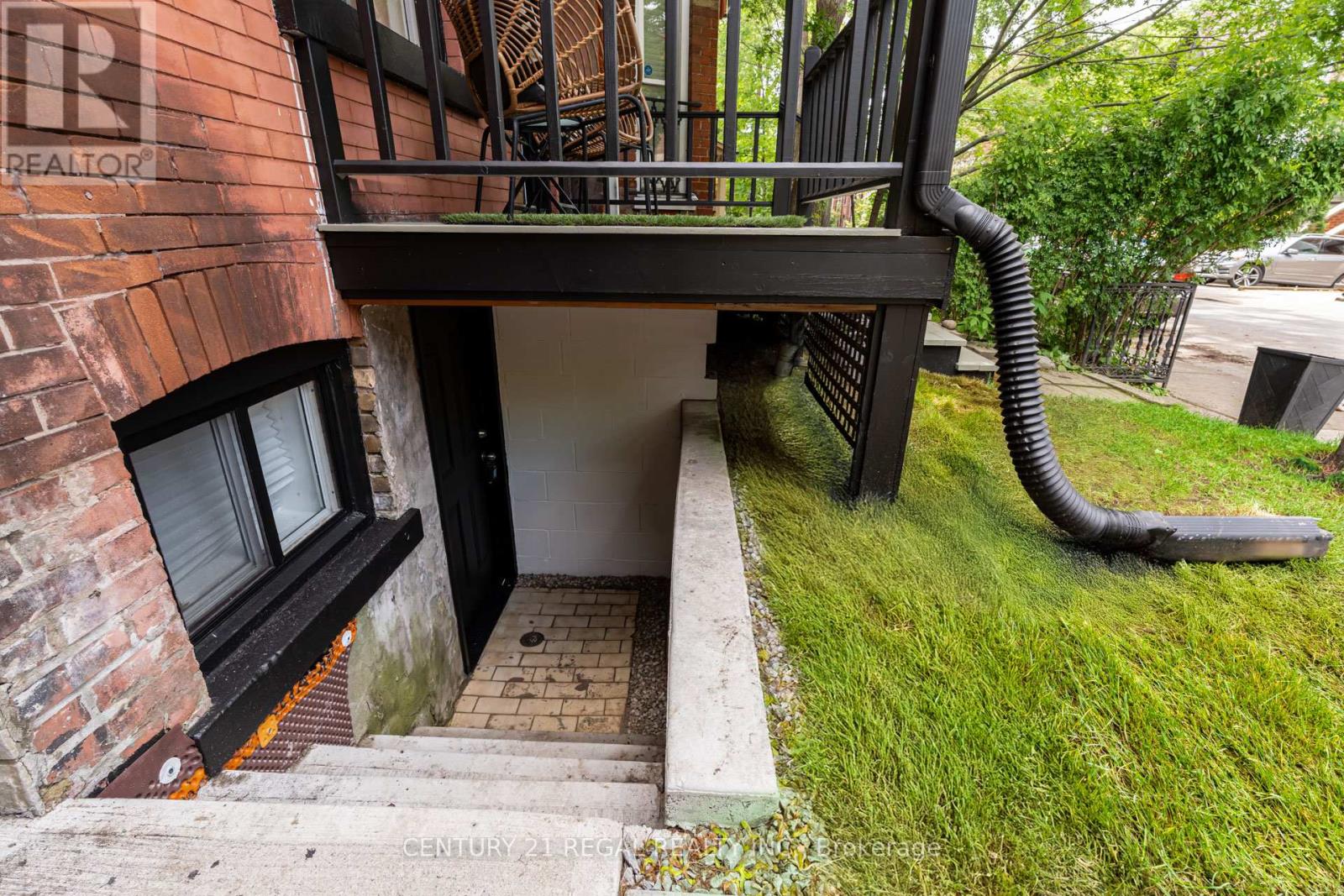 213 Boulton Avenue, Toronto, Ontario  M4M 2J8 - Photo 3 - E13758852
