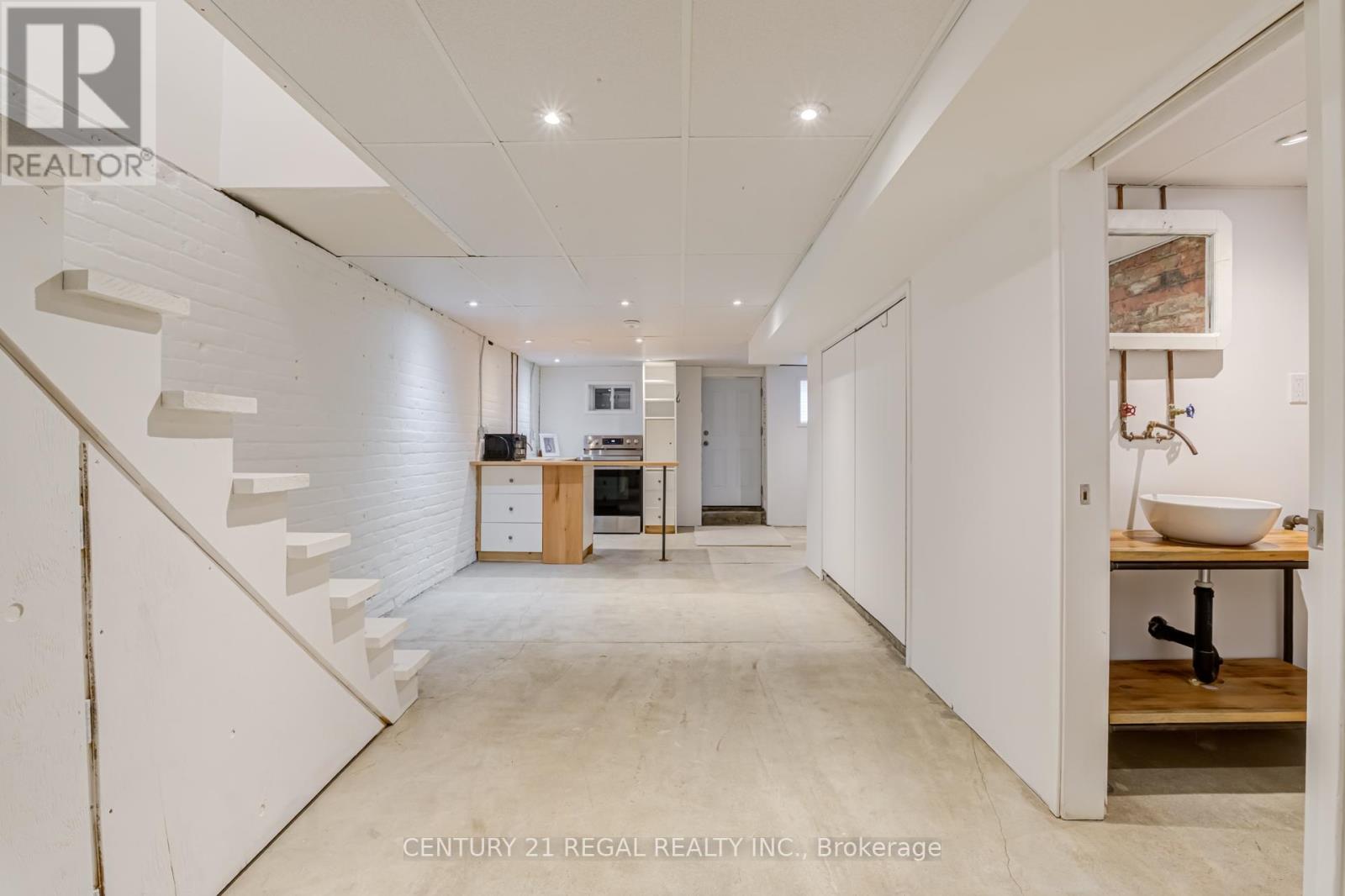 213 Boulton Avenue, Toronto, Ontario  M4M 2J8 - Photo 43 - E13758852