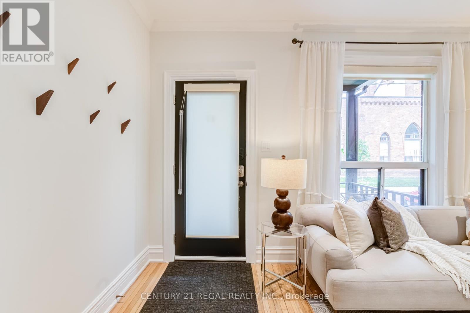 213 Boulton Avenue, Toronto, Ontario  M4M 2J8 - Photo 5 - E13758852