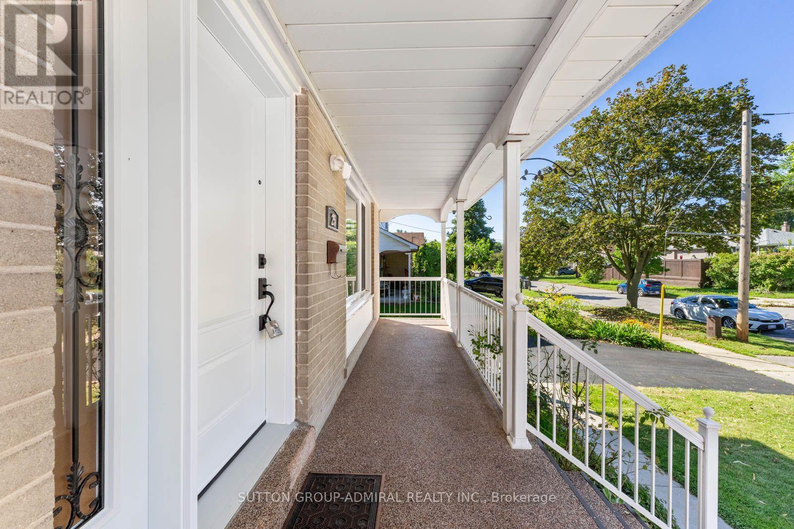25 Rowallan Drive, Toronto, Ontario  M1E 2Y5 - Photo 4 - E13758886