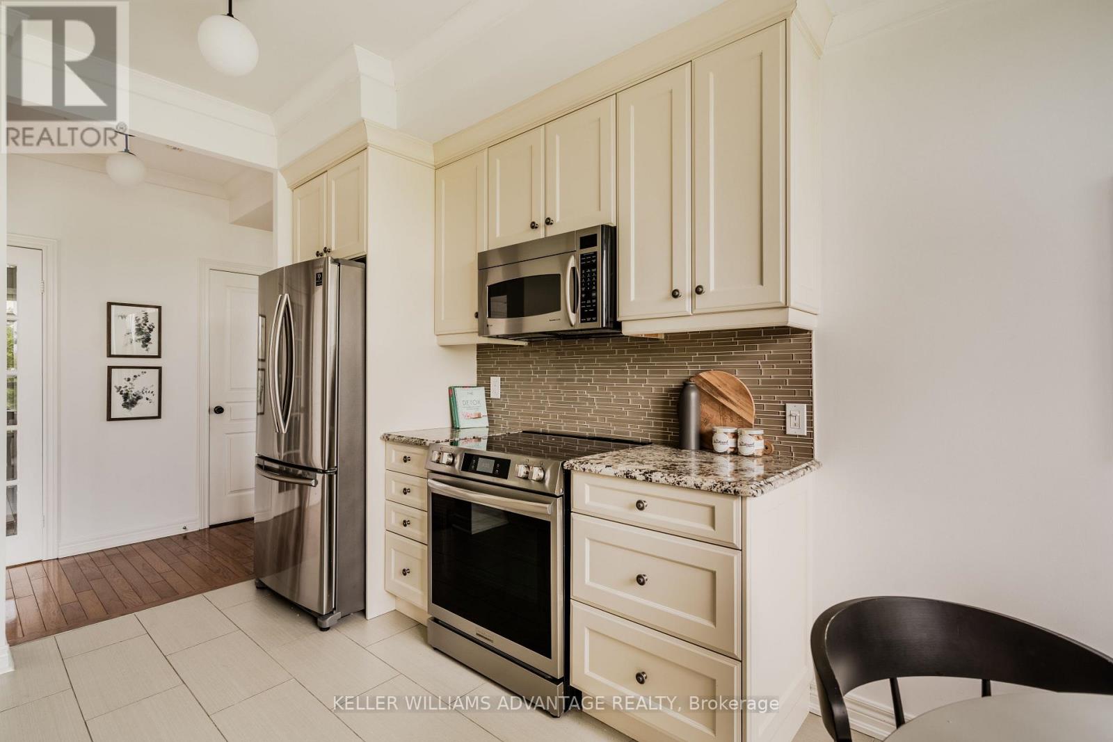 321 - 9 Boardwalk Drive, Toronto, Ontario M4L 6T1 - Photo 11 - E13759106