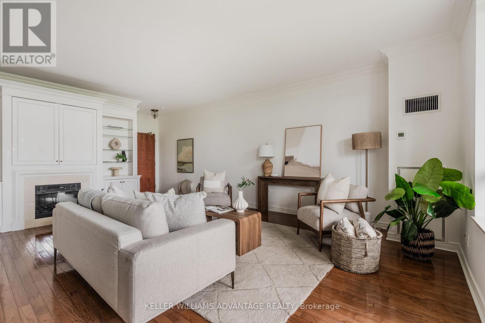 321 - 9 Boardwalk Drive, Toronto, Ontario M4L 6T1 - Photo 5 - E13759106