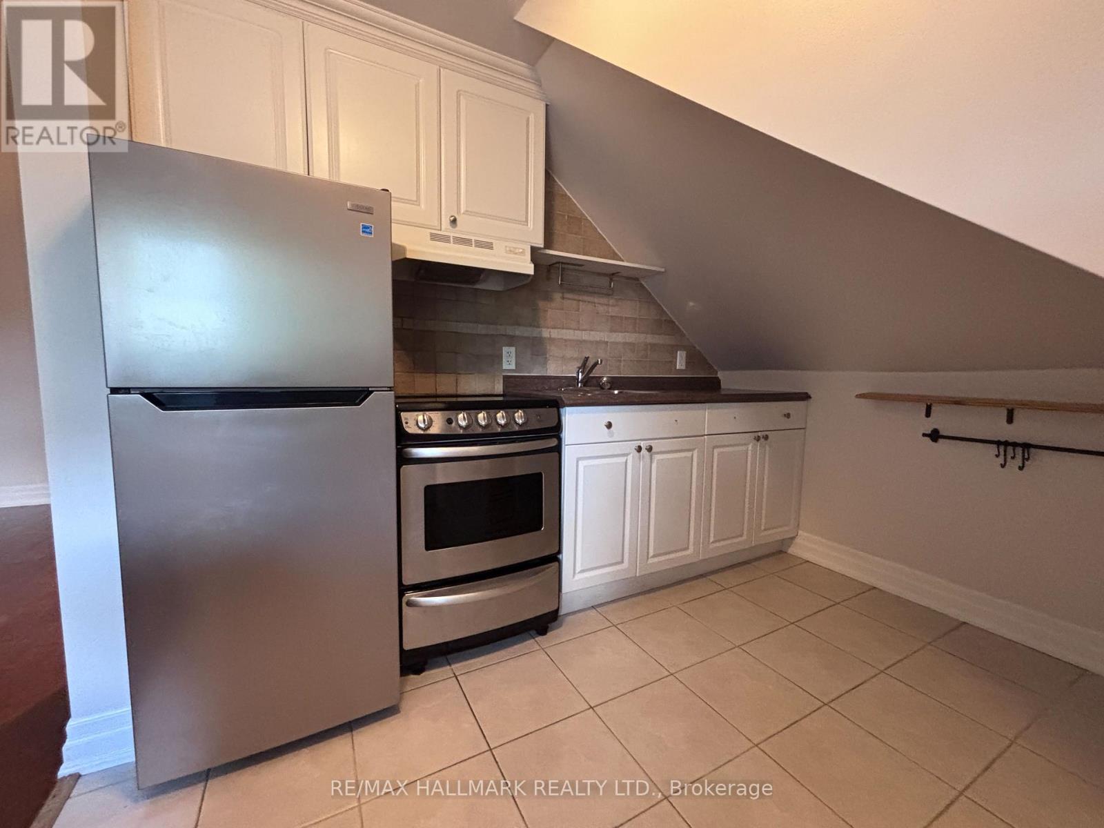 Loft - 27 Delaware Avenue, Toronto, Ontario  M6H 2S8 - Photo 10 - C13660330