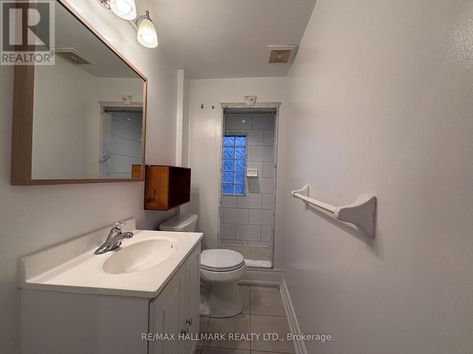 Loft - 27 Delaware Avenue, Toronto, Ontario  M6H 2S8 - Photo 11 - C13660330
