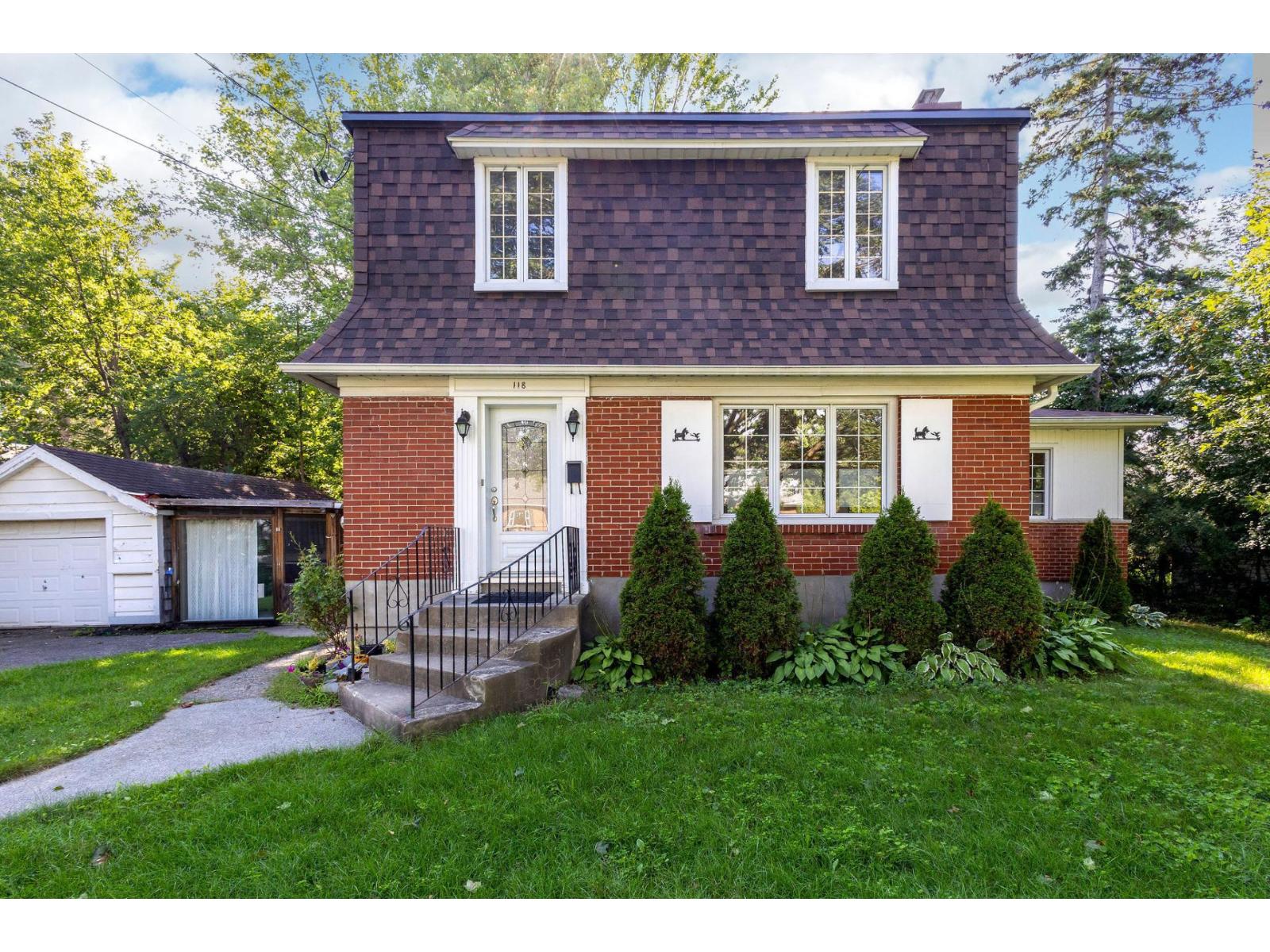 118 Boul. St-Jean Pointe-Claire Quebec Canada H9S4Z1 2