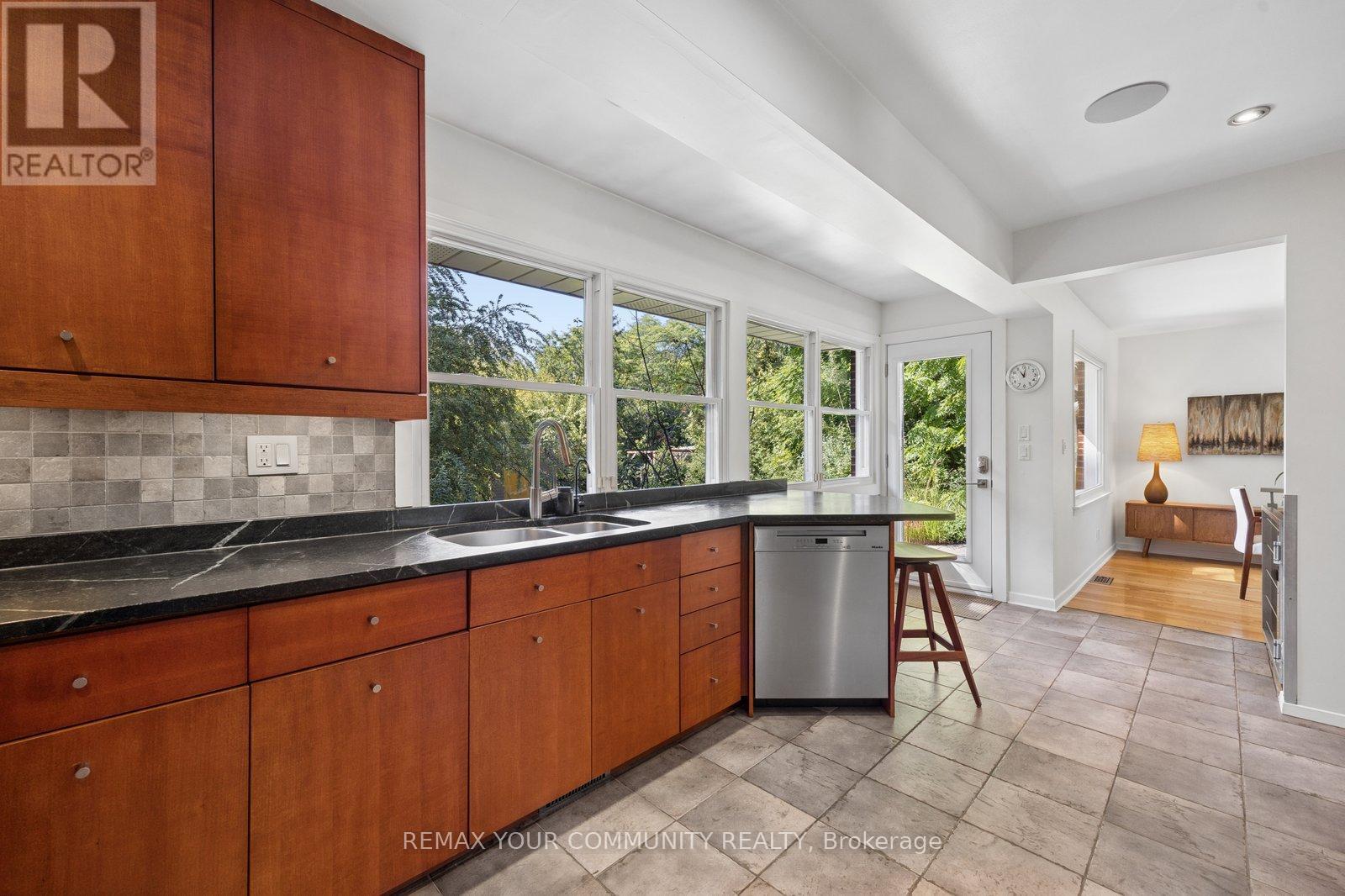 238 Mill Street, Richmond Hill (Mill Pond), Ontario  L4C 4B3 - Photo 10 - N13759108