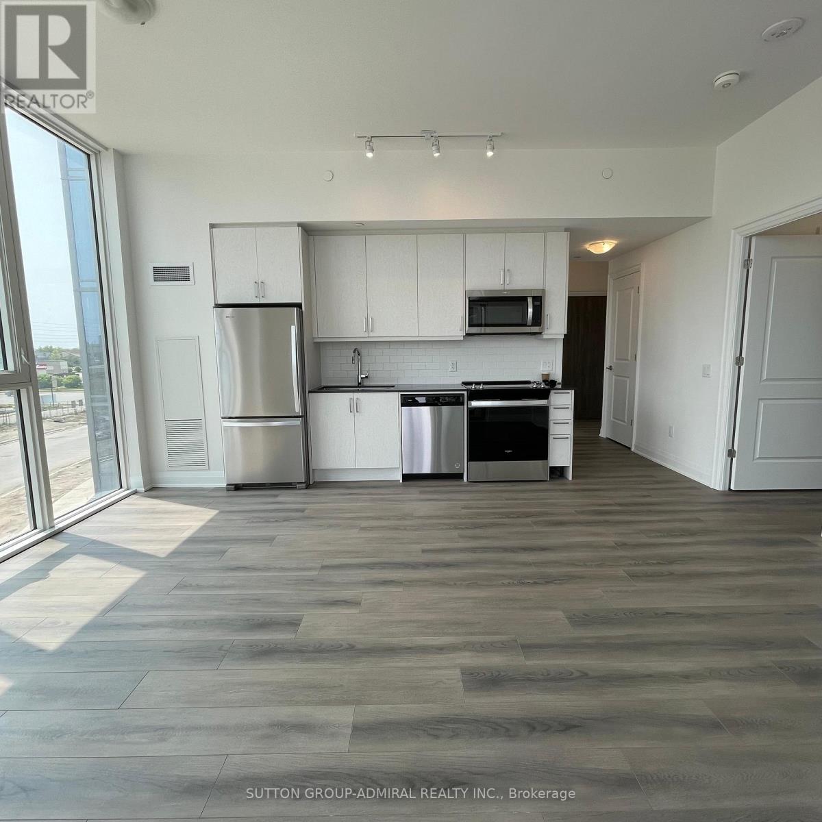 201 - 10 Gatineau Drive, Vaughan, Ontario  L4J 8H5 - Photo 2 - N13759172