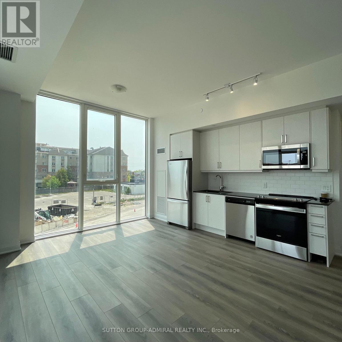 201 - 10 Gatineau Drive, Vaughan, Ontario  L4J 8H5 - Photo 3 - N13759172