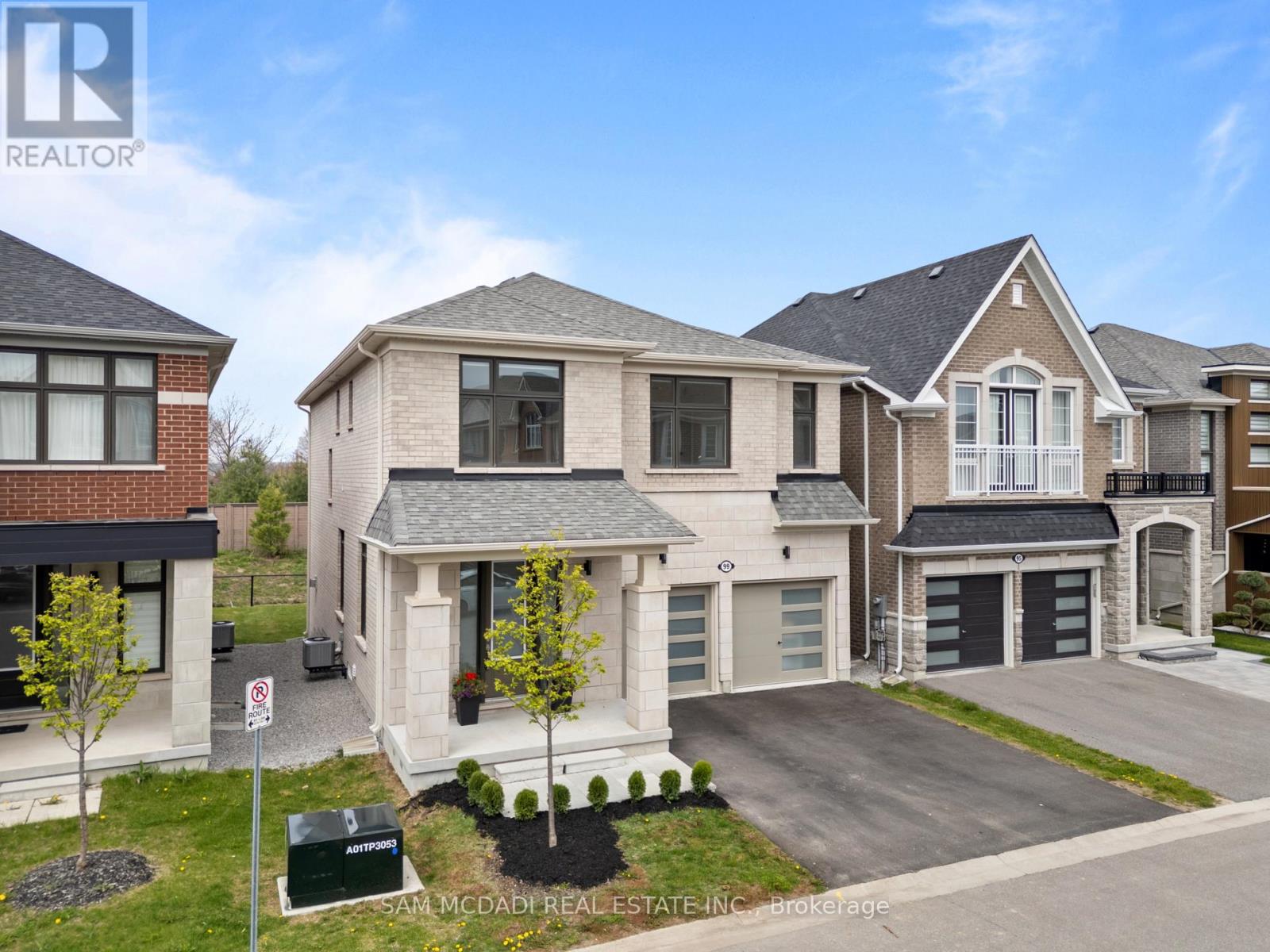 99 Black Walnut Court, Aurora, Ontario  L4G 3X7 - Photo 2 - N13759230
