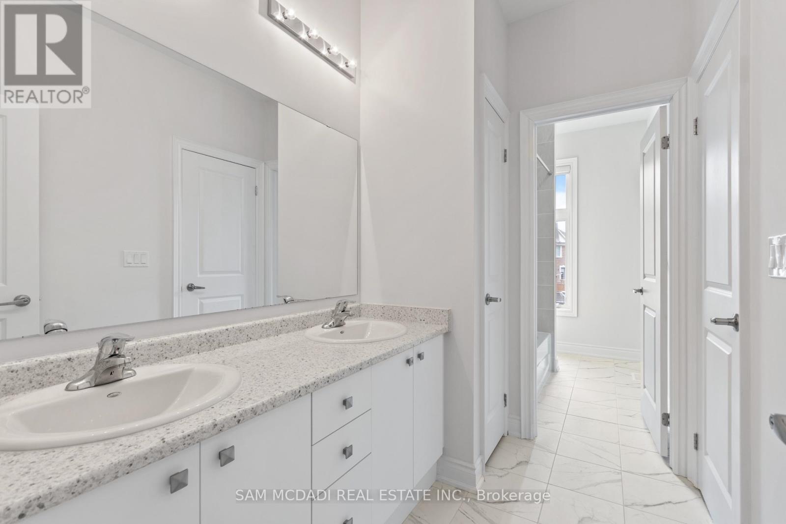 99 Black Walnut Court, Aurora, Ontario  L4G 3X7 - Photo 32 - N13759230