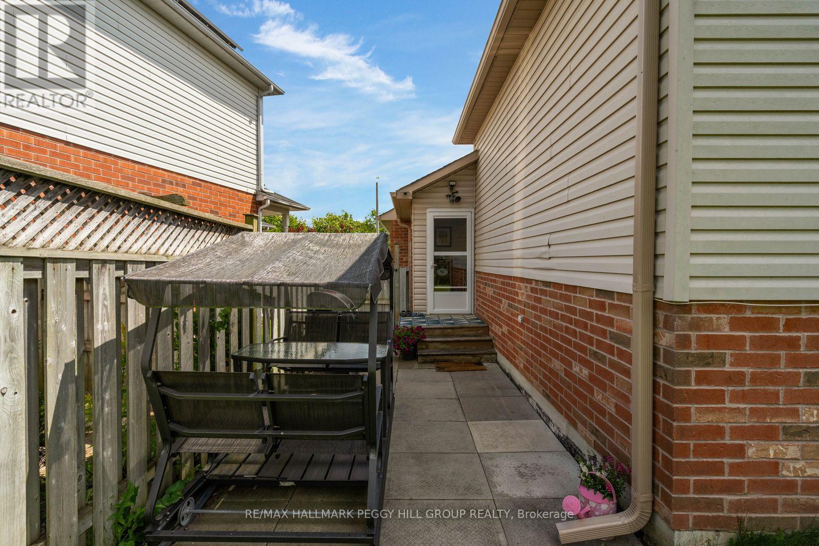 18 Draper Crescent, Barrie, Ontario  L4N 8A9 - Photo 15 - S13759100