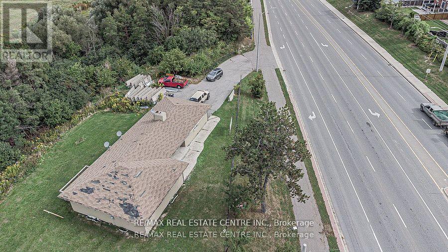 3024 Countryside Drive, Brampton, Ontario  L6P 0V3 - Photo 3 - W13758816