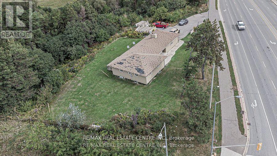 3024 Countryside Drive, Brampton, Ontario  L6P 0V3 - Photo 4 - W13758816