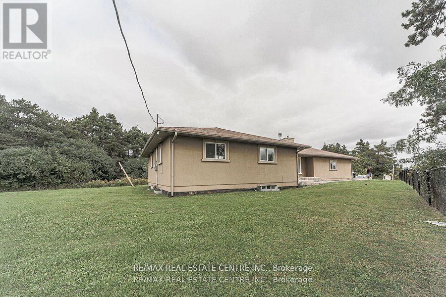 3024 Countryside Drive, Brampton, Ontario  L6P 0V3 - Photo 9 - W13758816