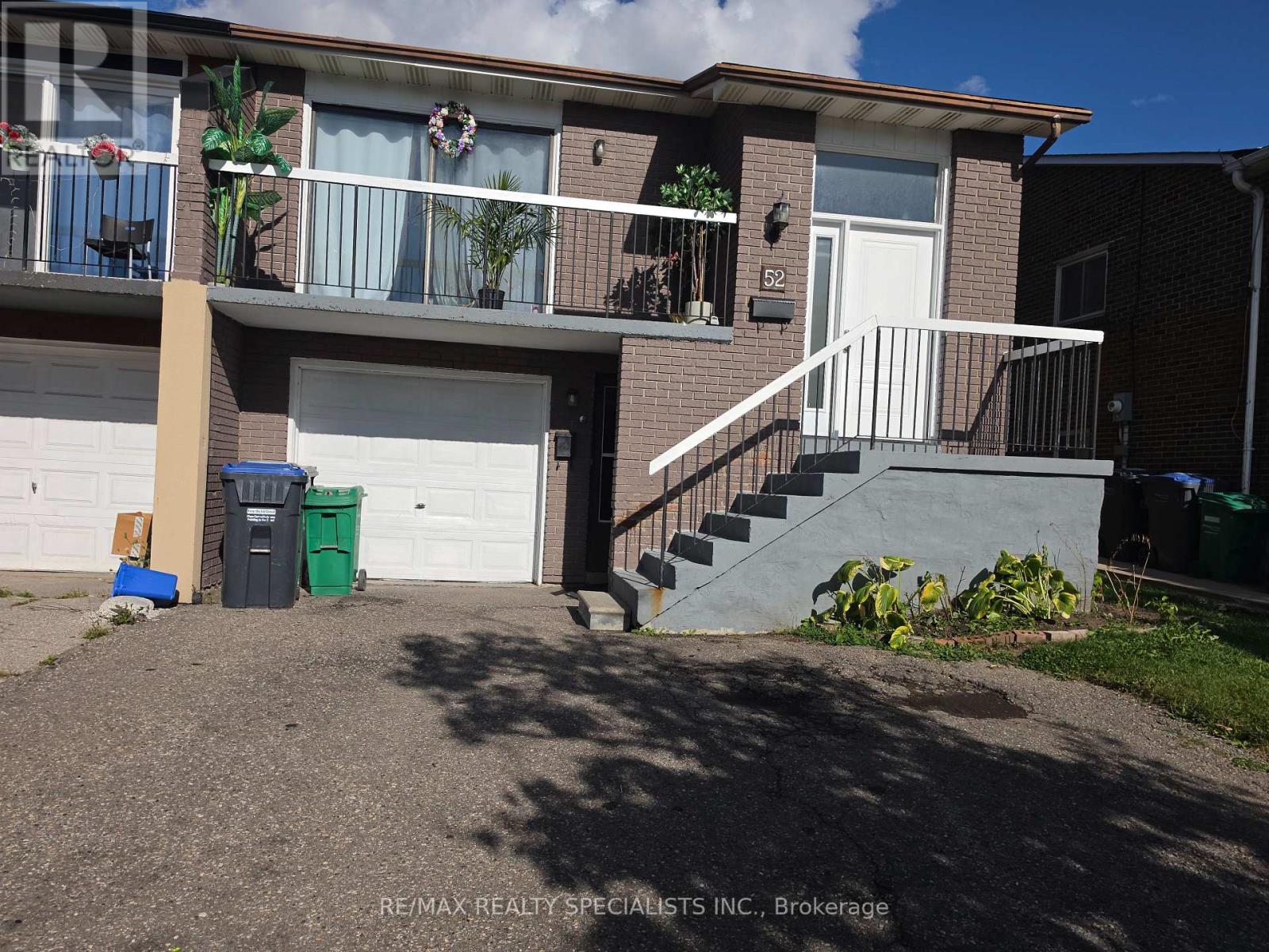 52 Simmons Boulevard, Brampton, Ontario  L6V 3V6 - Photo 2 - W13758840