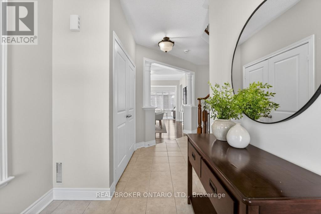 12 Lookout Court, Halton Hills, Ontario  L7G 6P1 - Photo 4 - W13758862