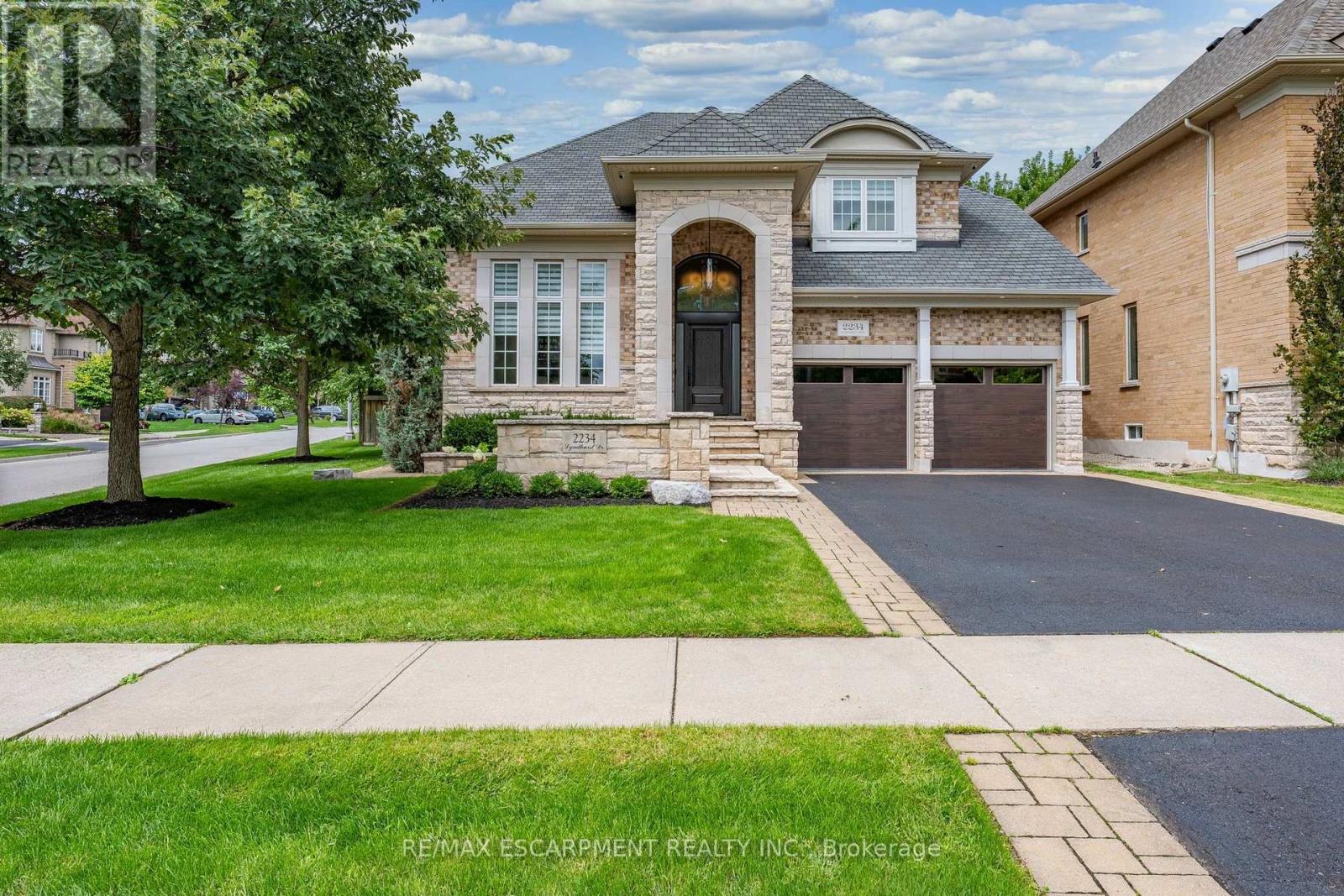 2234 Lyndhurst Drive, Oakville, Ontario  L6H 7V4 - Photo 3 - W13758868