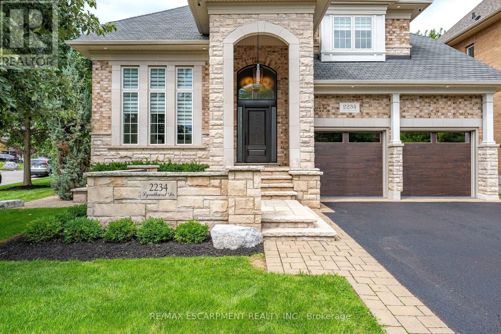 2234 Lyndhurst Drive, Oakville, Ontario  L6H 7V4 - Photo 4 - W13758868