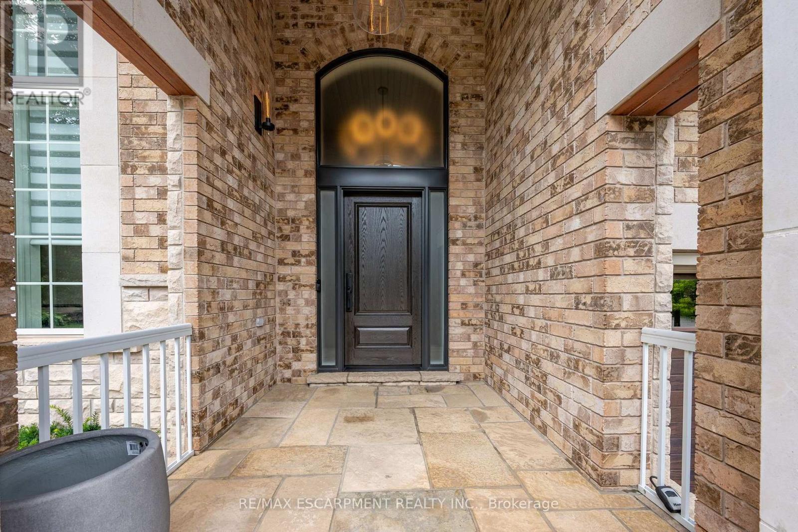 2234 Lyndhurst Drive, Oakville, Ontario  L6H 7V4 - Photo 9 - W13758868