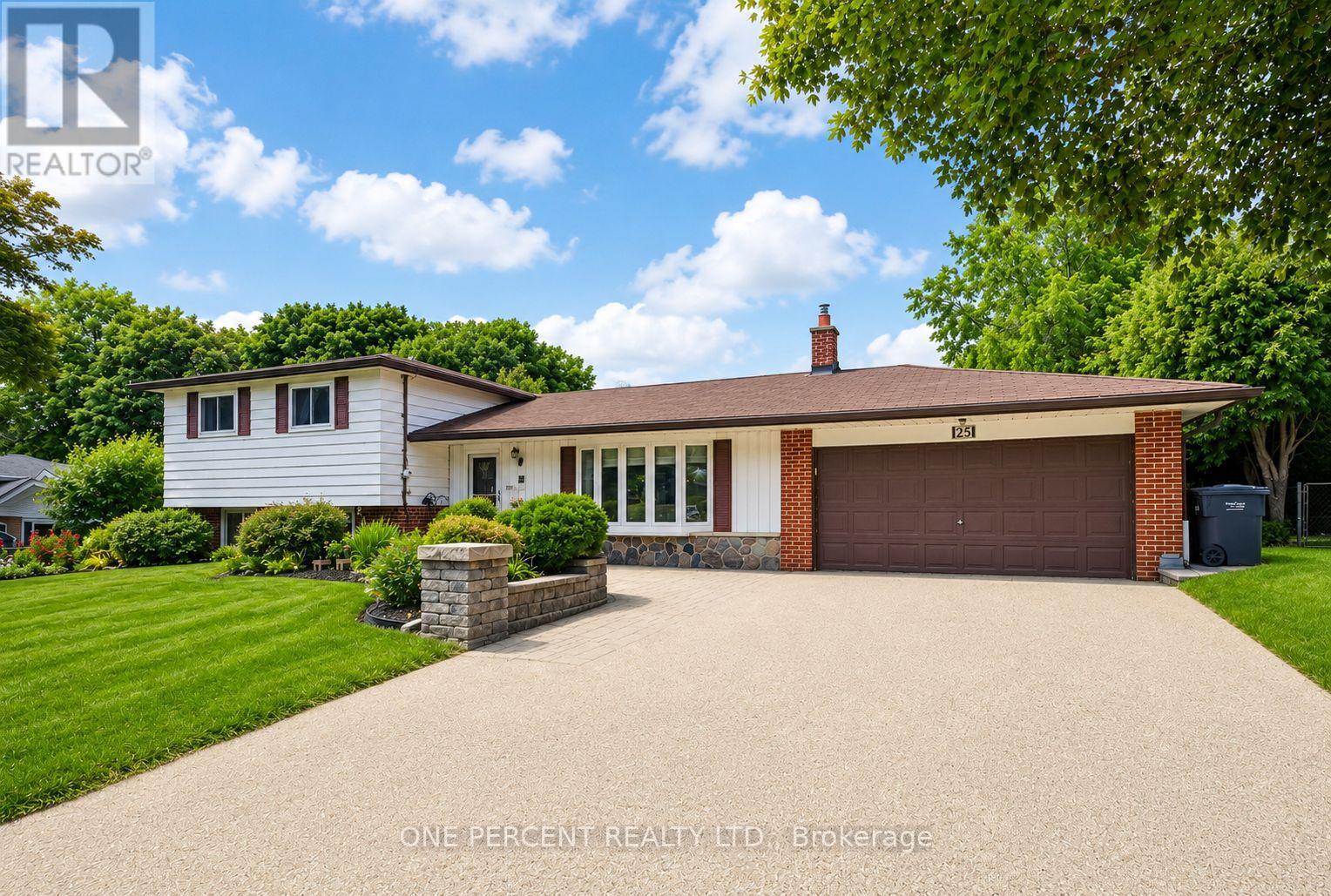 25 Hilltop Drive, Caledon, Ontario  L7C 1H6 - Photo 3 - W13758914