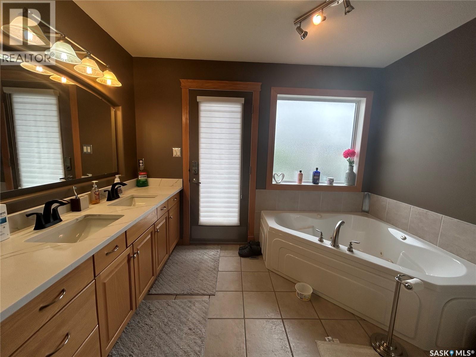 310 Brooks Road, Estevan, Saskatchewan  S4A 2X2 - Photo 19 - SK047920