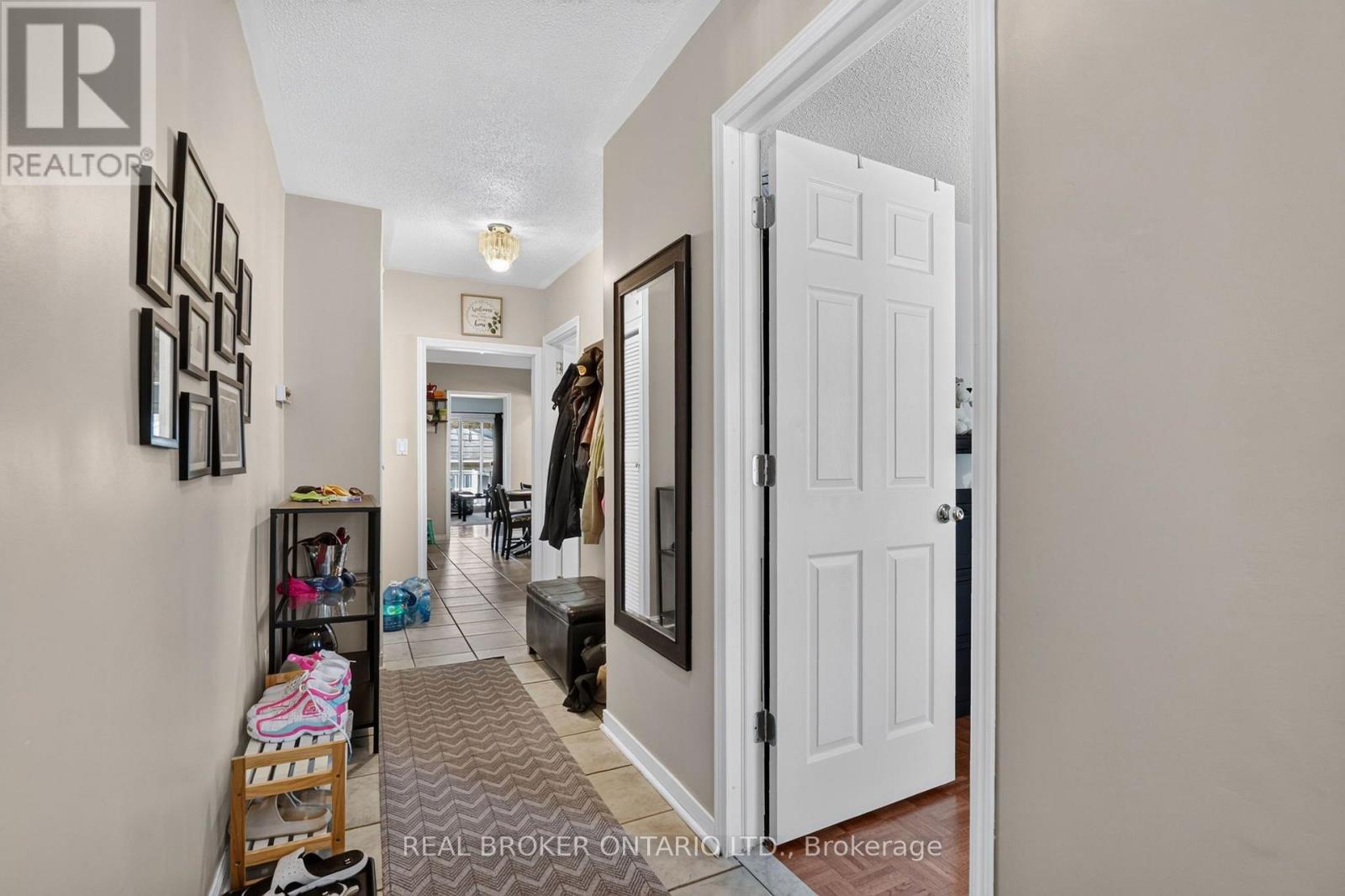 238 Chambers Avenue, Toronto, Ontario  M6M 3L5 - Photo 12 - W13759148